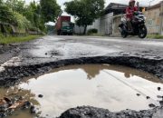 Awas, Ada Lobang Besar Menganga di Jalan Nasional Wilayah Kabupaten Jombang