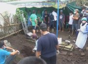 Polisi Bongkar Makam Pemuda di Jombang