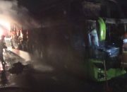 Bus Gunung Harta Terbakar Di Tol Jombang