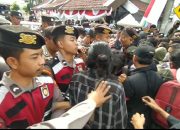 Demo Di Jombang Tolak Revisi UU Pilkada Ricuh, Mahasiswa Terlibat Saling Dorong dengan Polisi