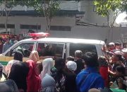 Ikuti Jalan Sehat Bersama H Warsubi di Jombang, Sejumlah Warga Pingsan