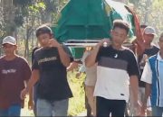 Ironis, Kakek Yang Meninggal Dunia di Jombang Ini Terpaksa Dibawa Pulang Jalan Kaki Karena Keluarganya Tak Mampu Sewa Ambulan