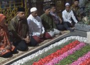 Kunjungi Jombang, Bacagub Jatim Tri Rismaharini Ziarah ke Makam Para Pendiri NU