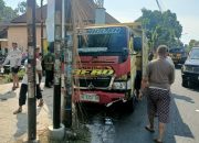 Hendak Belok, Emak-emak Pengendara Motor Di Jombang Ditabrak Dump Truk Hingga Meninggal Dunia