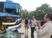 Sopirnya Ugal-ugalan, Bus Sugeng Rahayu Tabrak Mobil dan Truk di Perak Jombang