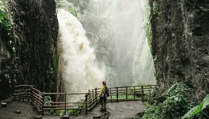 Pesona Air Terjun Blawan di Bondowoso, Wisata Tersembunyi Di Balik Kawah Ijen