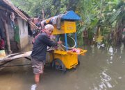 Banjir di Jombang Mulai Surut, Warga Sedih Dapati Barang-Barang Penting di Rumahnya Rusak