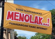 Pemasangannya Semrawut, Warga di Jombang Tolak Pemasangan Tiang dan Kabel Internet di Desanya