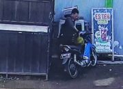 Seorang Pria di Bareng Jombang Terekam CCTV Curi Tabung Gas Elpiji