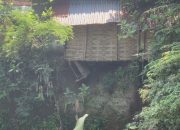 Tak Ada Perhatian dari Pemerintah, Tiga Keluarga di Mojoagung Jombang Terpaksa Harus Tinggal di Rumah Yang Menggantung di atas Sungai
