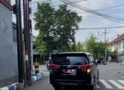 Tiang Internet Nutupi Lampu Merah Tak Ditertibkan Oleh Pemkab Jombang, Ada Apa?