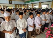 Ratusan Santri Ponpes Al Aqobah Jombang Gelar Doa Bersama Untuk Tim SAR dan Para Korban Robohnya Bangunan Ponpes Al Khoziny