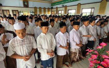 Ratusan Santri Ponpes Al Aqobah Jombang Gelar Doa Bersama Untuk Tim SAR dan Para Korban Robohnya Bangunan Ponpes Al Khoziny