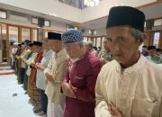 Ribuan Warga Muhammadiyah Jombang Gelar Shalat Tarawih Perdana, Panitia Sediakan Bakso Gratis