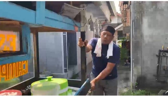 Keren, Penjual Es di Jombang Bisa Pergi Haji Setelah 23 Tahun Nabung Ke Dalam Kaleng Biskuit Bekas