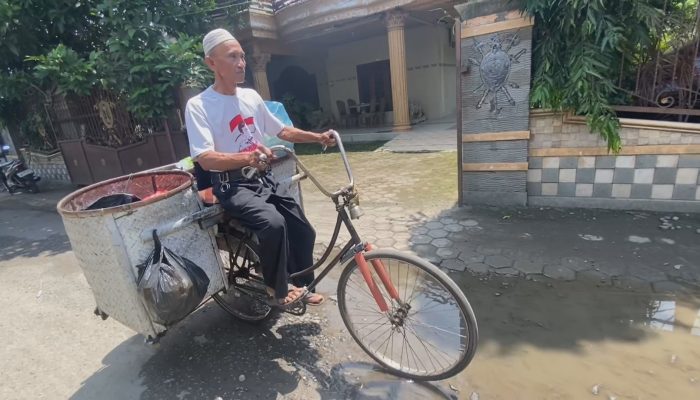Nabung Puluhan Tahun, Penjual Krupuk di Jombang Akhirnya Bisa Berangkat Haji