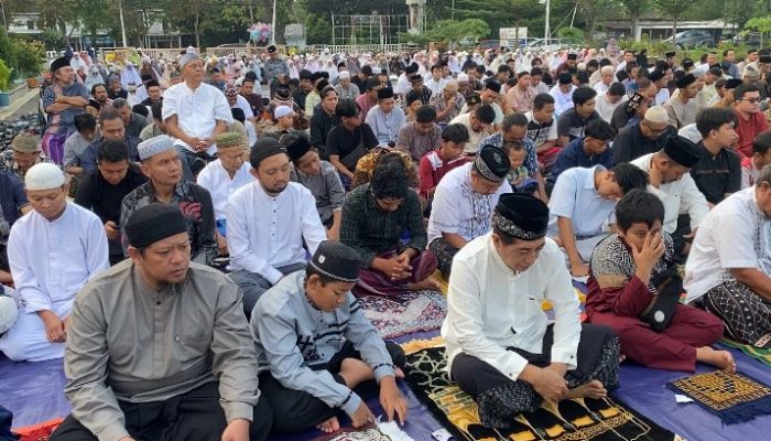 Ribuan Warga Gelar Shalat Iedul Adha di Halaman Jombang Muhammadiyah Center