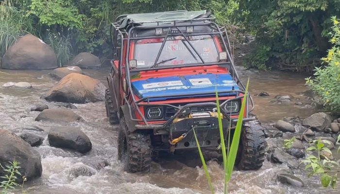 Halal Bihalal, Komunitas Jeep Jombang Offroud Terabas Jalur Baru di Kawasan Gunung Anjasmoro