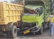Dua Truk Tabrakan di Jatipelem Diwek Jombang, Sopirnya Terjepit