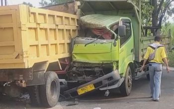Dua Truk Tabrakan di Jatipelem Diwek Jombang, Sopirnya Terjepit