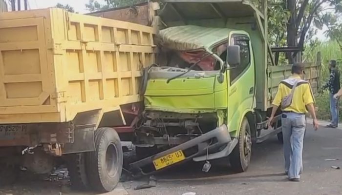 Dua Truk Tabrakan di Jatipelem Diwek Jombang, Sopirnya Terjepit