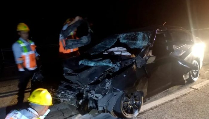 Diduga Sopir Ngantuk, Mobil Honda City Hantam Truk Gandeng di Tol Jombang, Satu Tewas, Sopir Luka Berat