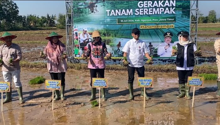 Dari Nganjuk, Kementan Pimpin Gerakan Tanam Padi Serentak untuk Percepat Swasembada Pangan