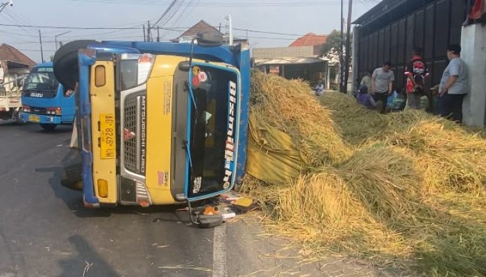Truk Terguling di Jombang, 10 Petani Asal Nganjuk Tertimbun Muatan Padi