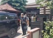 Penyidik KPK Geledah Rumah Lampri Dirjend Kementrian ATR BPN di Nganjuk