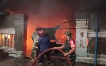 Pabrik Sepatu di Mojoagung Jombang Terbakar